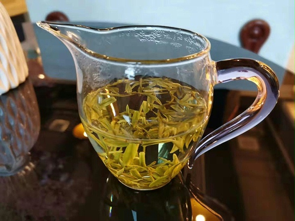 为什么高山茶有浮油 ？是农药残留吗？【鸦鹊山】