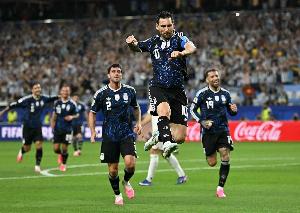 轻松写意!梅西替补30分钟跑动距离2517.2米,任意球直接破门!