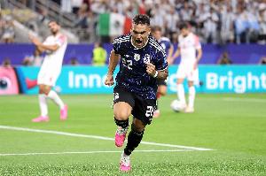 劳塔罗点射斩世界杯首球!塞内西遭“爆头”造点,阿根廷2-0领先
